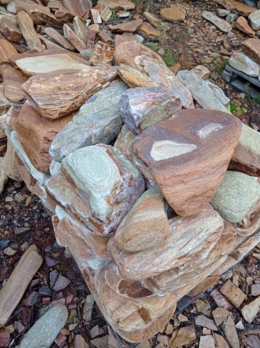 Златолит жёлтый, жёлто-зелёный глыбки и валуны для ланшафтного дизайна купить в Петропавловске-Камчатском