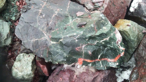 Гигантские зелёные валуны для ландшафтного дизайна весом более 5 тонн купить в Петропавловске-Камчатском