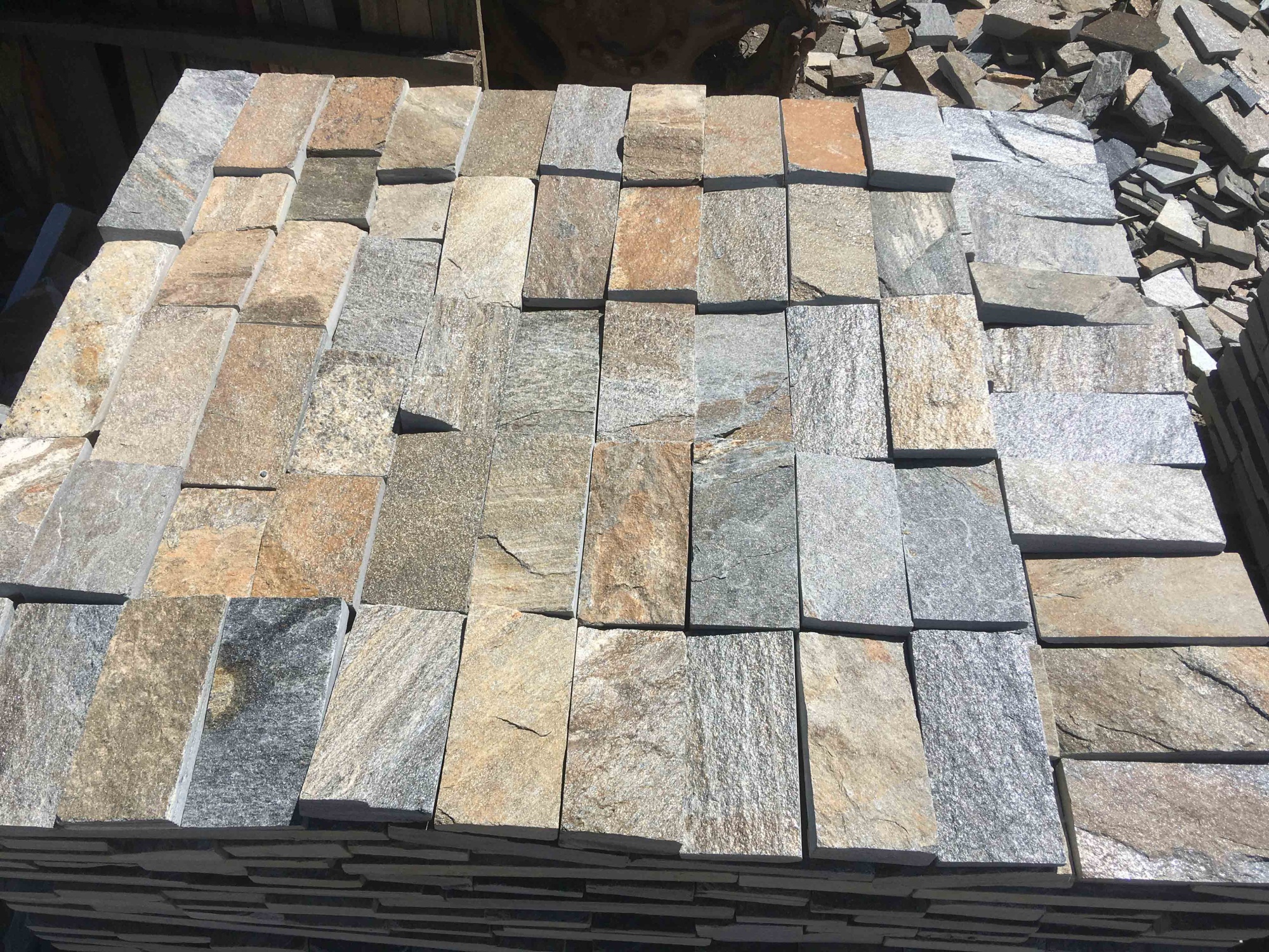 Плитка пилёная златолит Уральский для фасада купить в Петропавловске-Камчатском