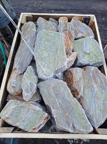 Златолит жёлтый, жёлто-зелёный глыбки и валуны для ланшафтного дизайна купить в Петропавловске-Камчатском