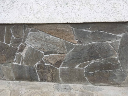 Плитняк златолит Уральский для цоколя, отмостки купить в Петропавловске-Камчатском