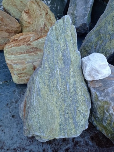 Златолит жёлтый, жёлто-зелёный глыбки и валуны для ланшафтного дизайна купить в Петропавловске-Камчатском