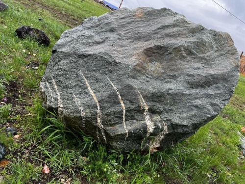 Гигантские зелёные валуны для ландшафтного дизайна весом более 5 тонн купить в Петропавловске-Камчатском