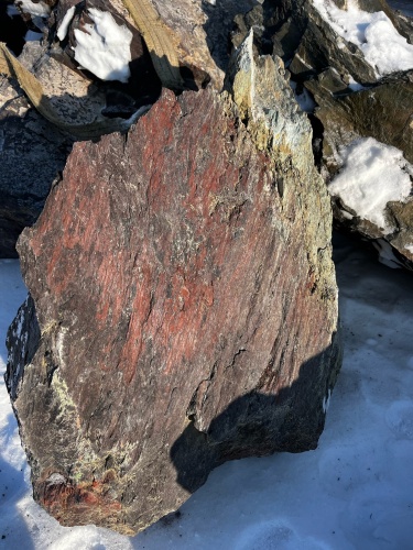 Ландшафтные глыбы красно-фиолетовые 200-1000 килограмм купить в Петропавловске-Камчатском