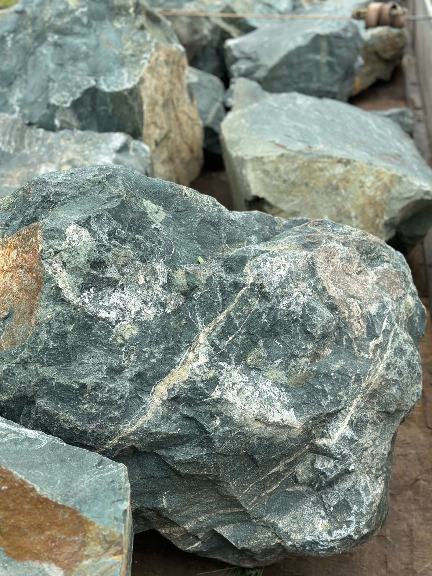 Камни для ландшафтного дизайна зелёные 10-60 килограмм купить в Петропавловске-Камчатском