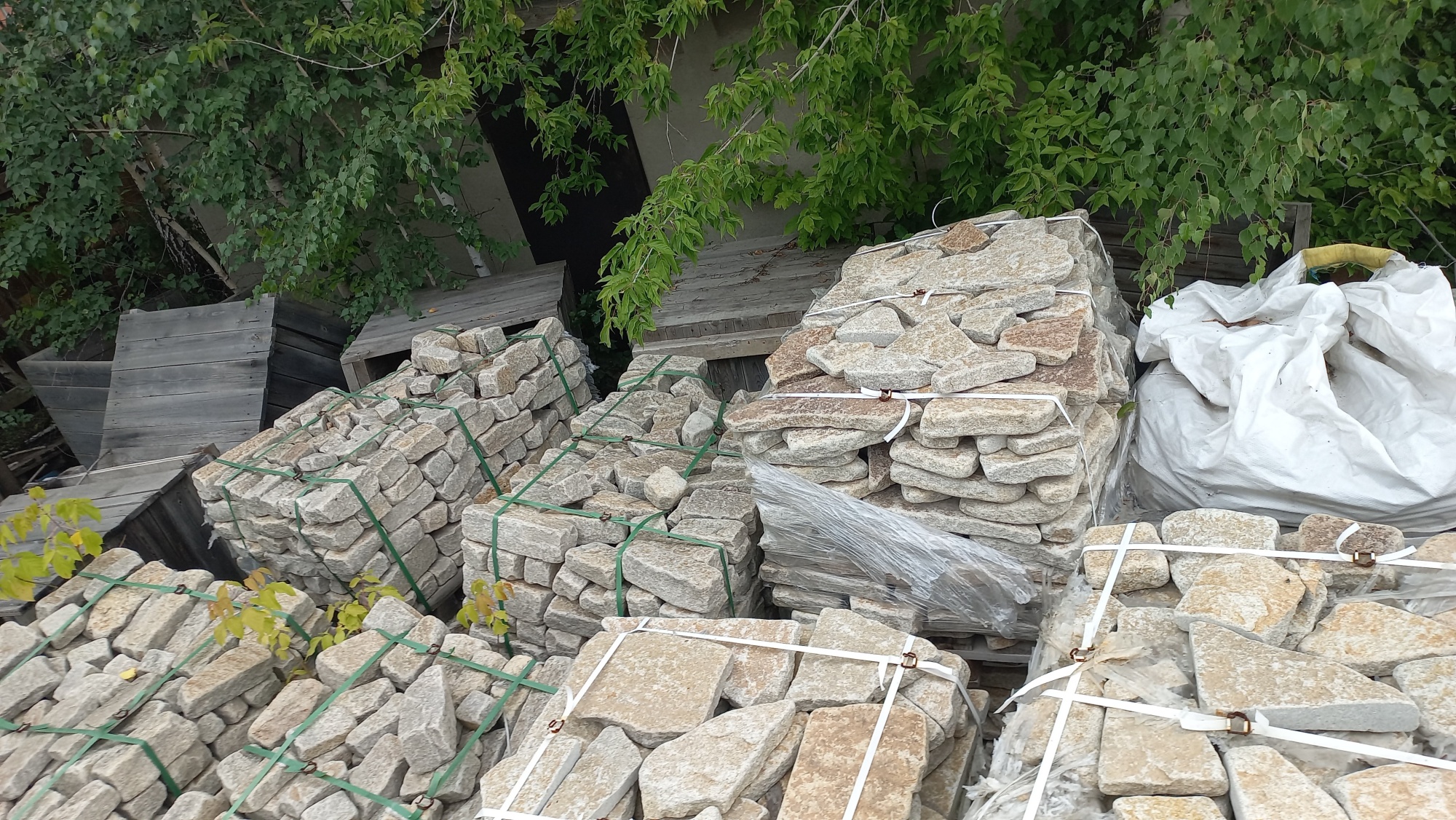 Плитняк гранитный галтованный купить в Петропавловске-Камчатском