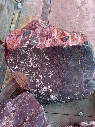 Камни для ландшафтного дизайна красно-фиолетовые 10-60 килограмм купить в Петропавловске-Камчатском