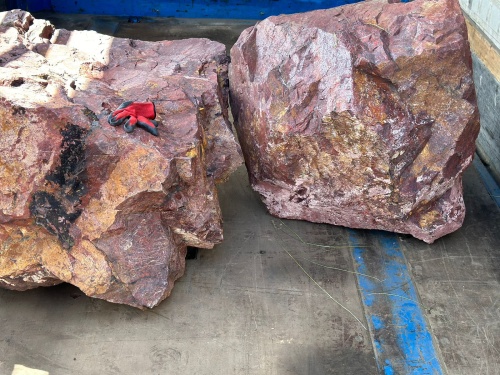 Ландшафтные глыбы красно-фиолетовые 200-1000 килограмм купить в Петропавловске-Камчатском