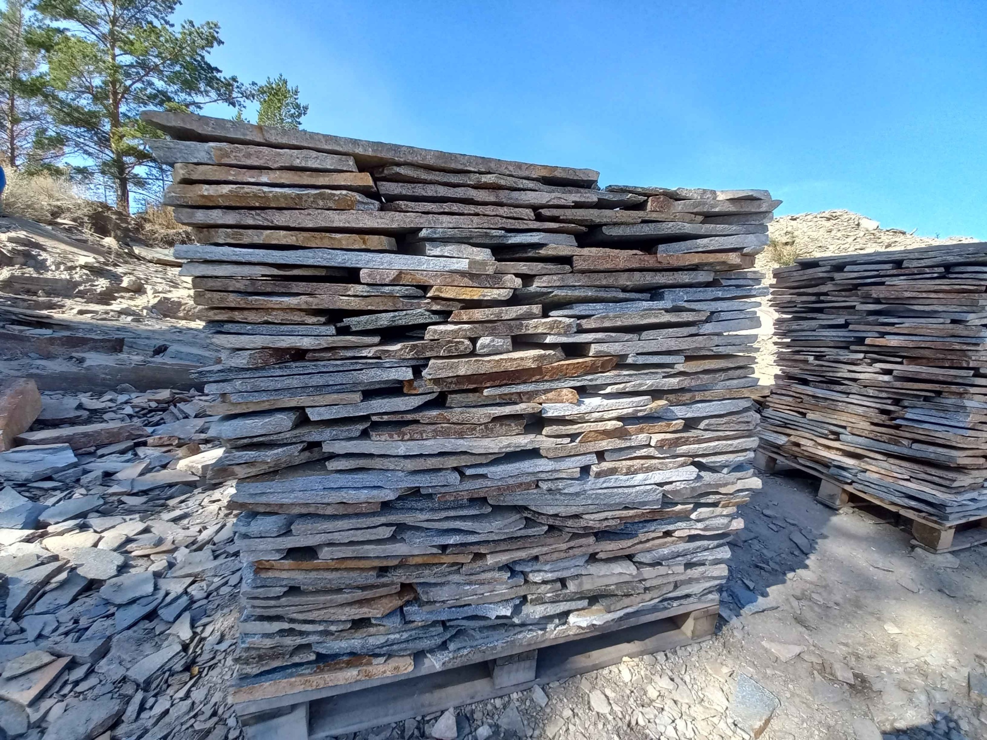 Плитняк златолит серебристый для фасада купить в Петропавловске-Камчатском