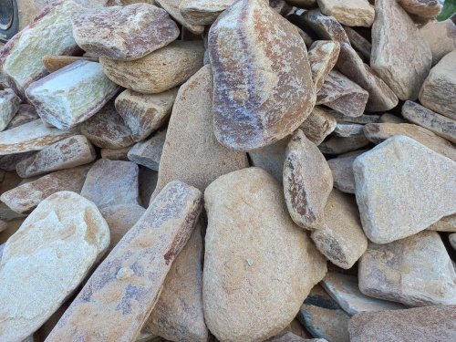 Златолит жёлтый, жёлто-зелёный глыбки и валуны для ланшафтного дизайна купить в Петропавловске-Камчатском