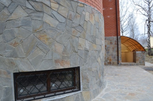 Плитняк златолит Уральский для цоколя, отмостки купить в Петропавловске-Камчатском